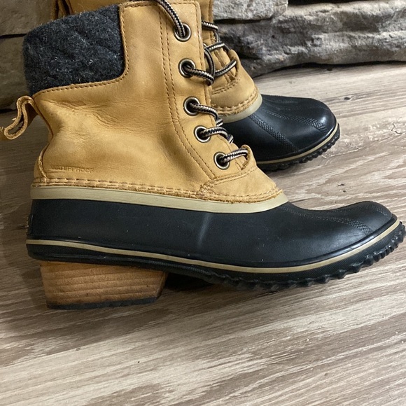 Sorel heeled boots/7 - Picture 2 of 6